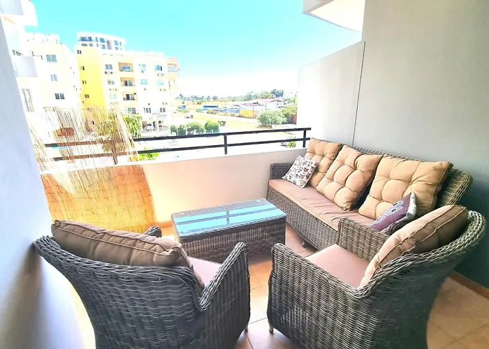 アパート Haven: 7-minute Walk To The + Pool ラルナカ