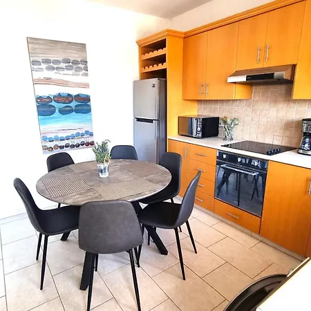 Haven: 7-minute Walk To The + Pool Appartement *