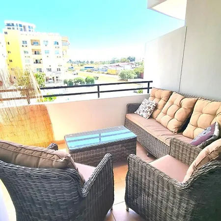 Apartment Haven: 7-minute Walk To The + Pool Larnaca