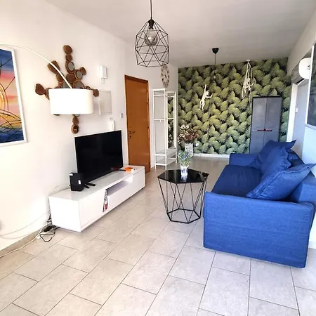 Apartment Haven: 7-minute Walk To The + Pool Larnaca