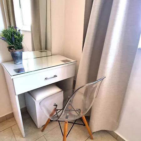 Apartment Haven: 7-minute Walk To The + Pool Larnaca