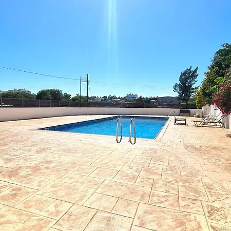 Apartment Haven: 7-minute Walk To The + Pool