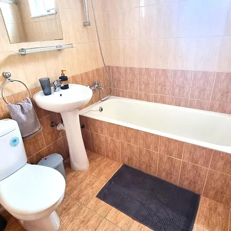 Apartment Haven: 7-minute Walk To The + Pool
