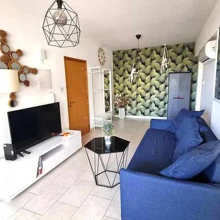 Apartment Haven: 7-minute Walk To The + Pool Larnaca